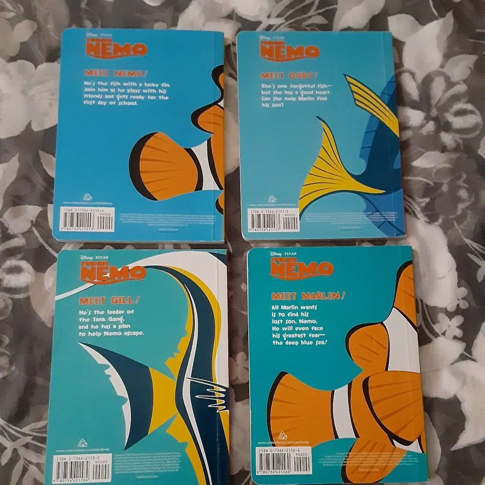 Disney's Pixar Finding Nemo - Fish in a Box - set  (4) hardcover w/ carry case
